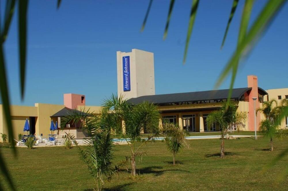 Howard Johnson Inn Rosario De La Frontera Bagian luar foto