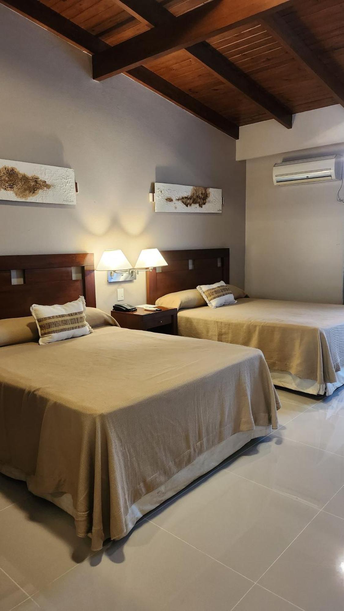 Howard Johnson Inn Rosario De La Frontera Bagian luar foto