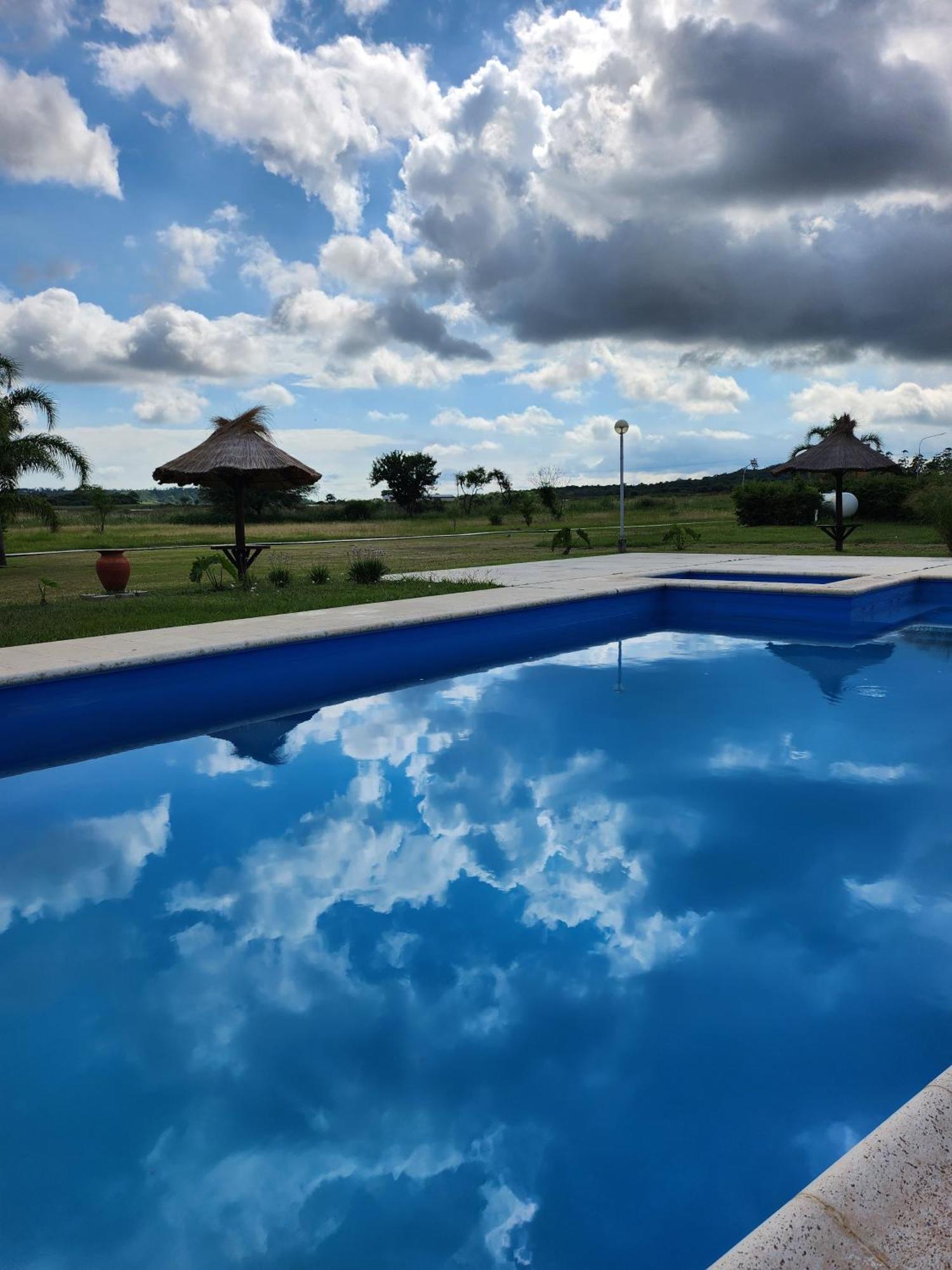 Howard Johnson Inn Rosario De La Frontera Bagian luar foto