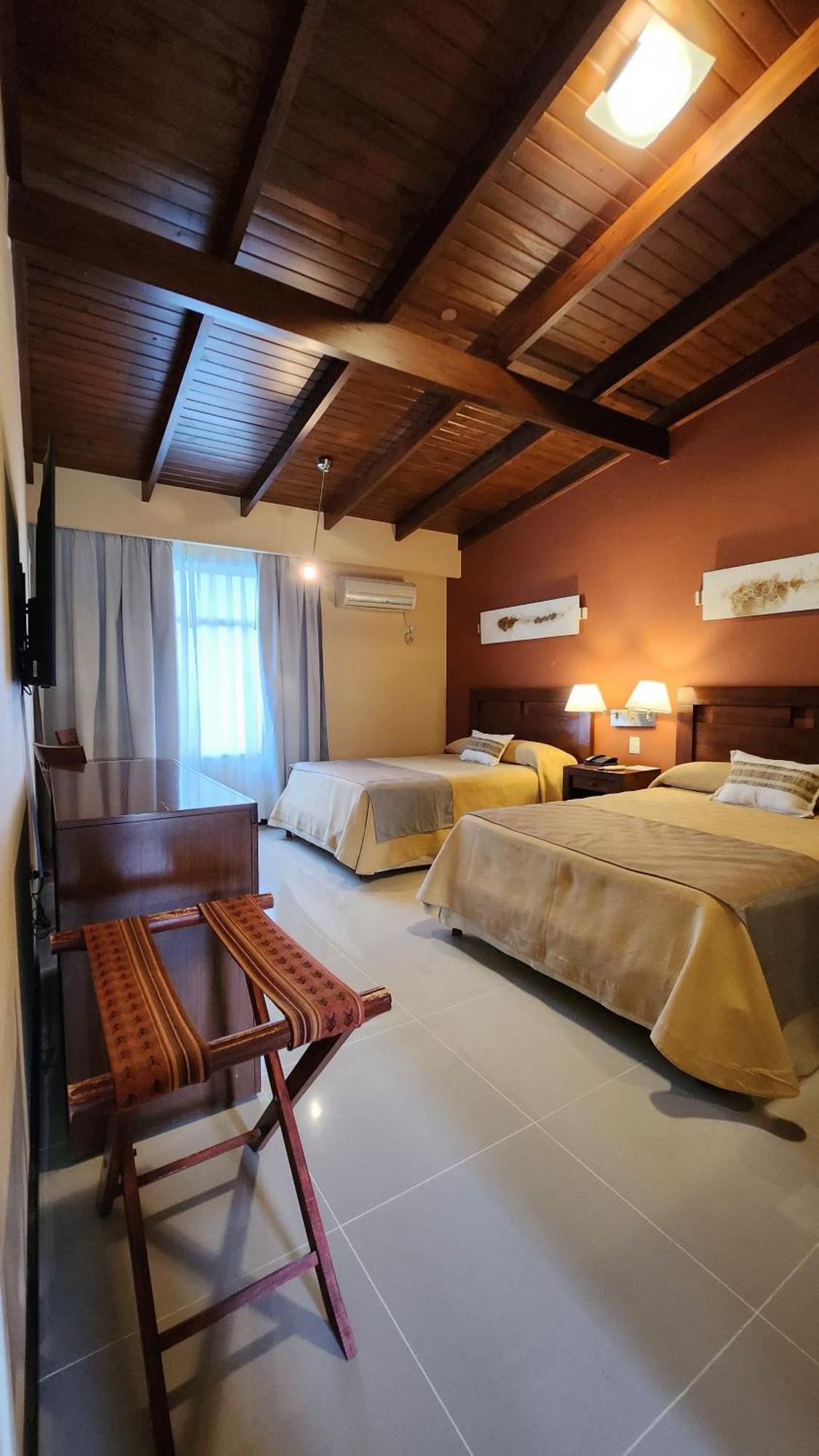 Howard Johnson Inn Rosario De La Frontera Bagian luar foto