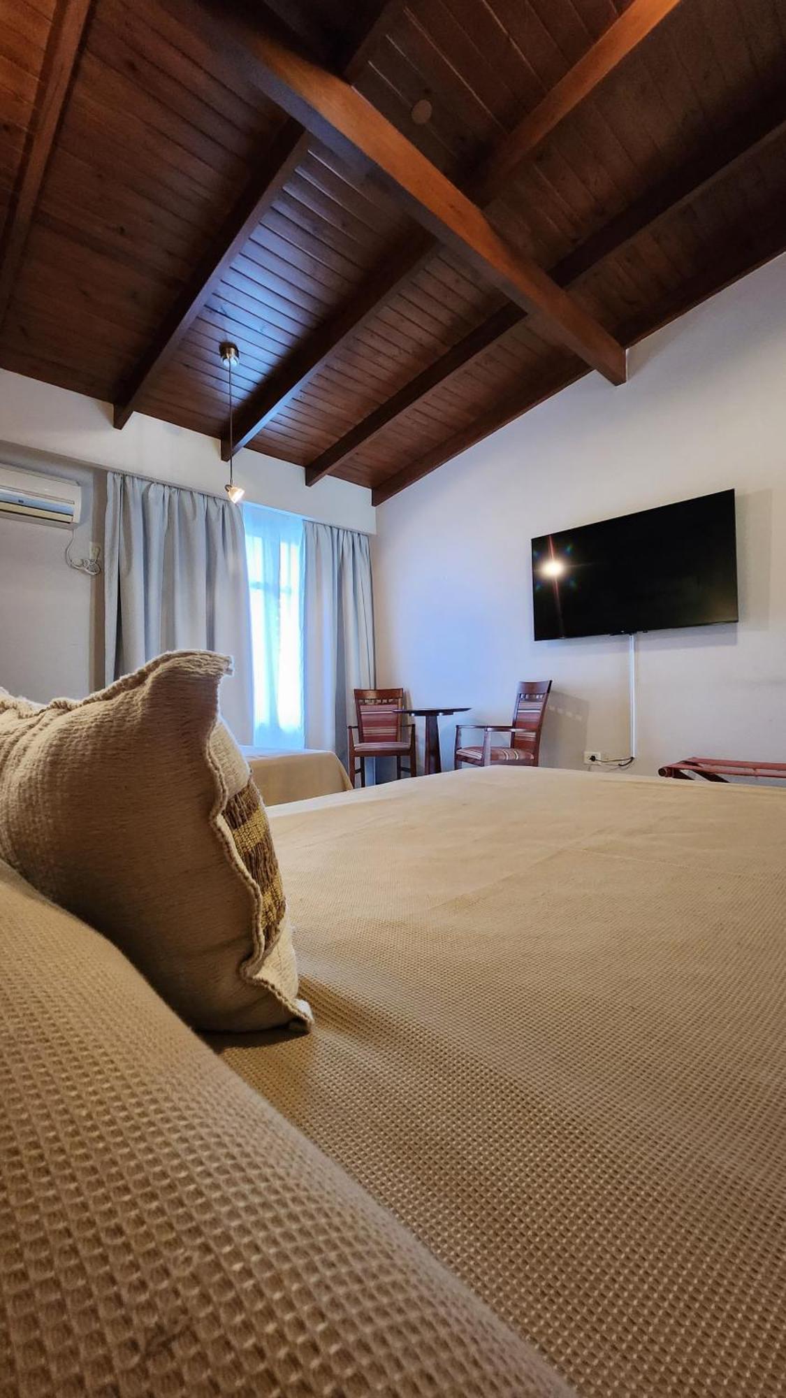Howard Johnson Inn Rosario De La Frontera Bagian luar foto