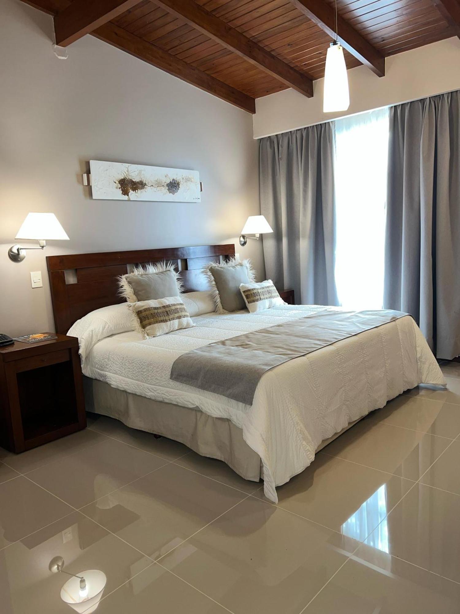Howard Johnson Inn Rosario De La Frontera Bagian luar foto
