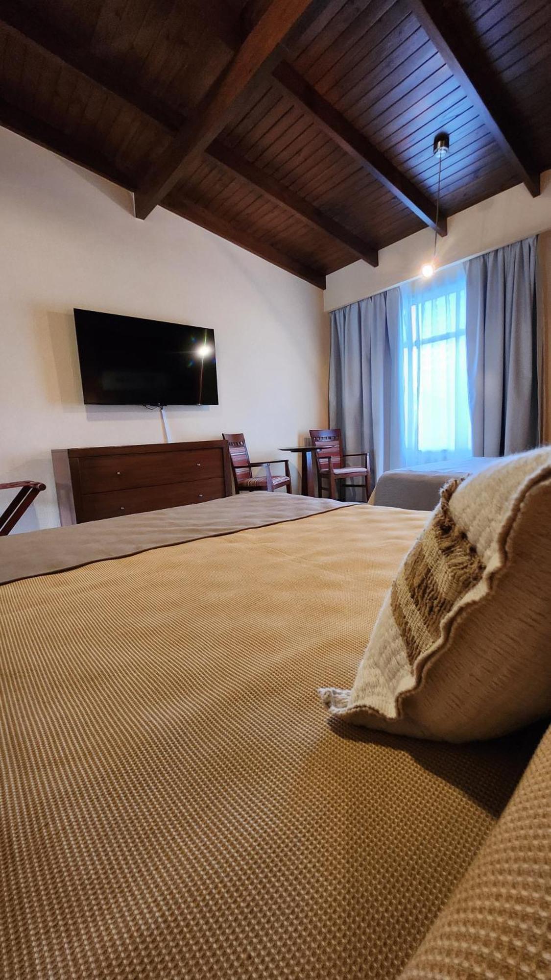Howard Johnson Inn Rosario De La Frontera Bagian luar foto