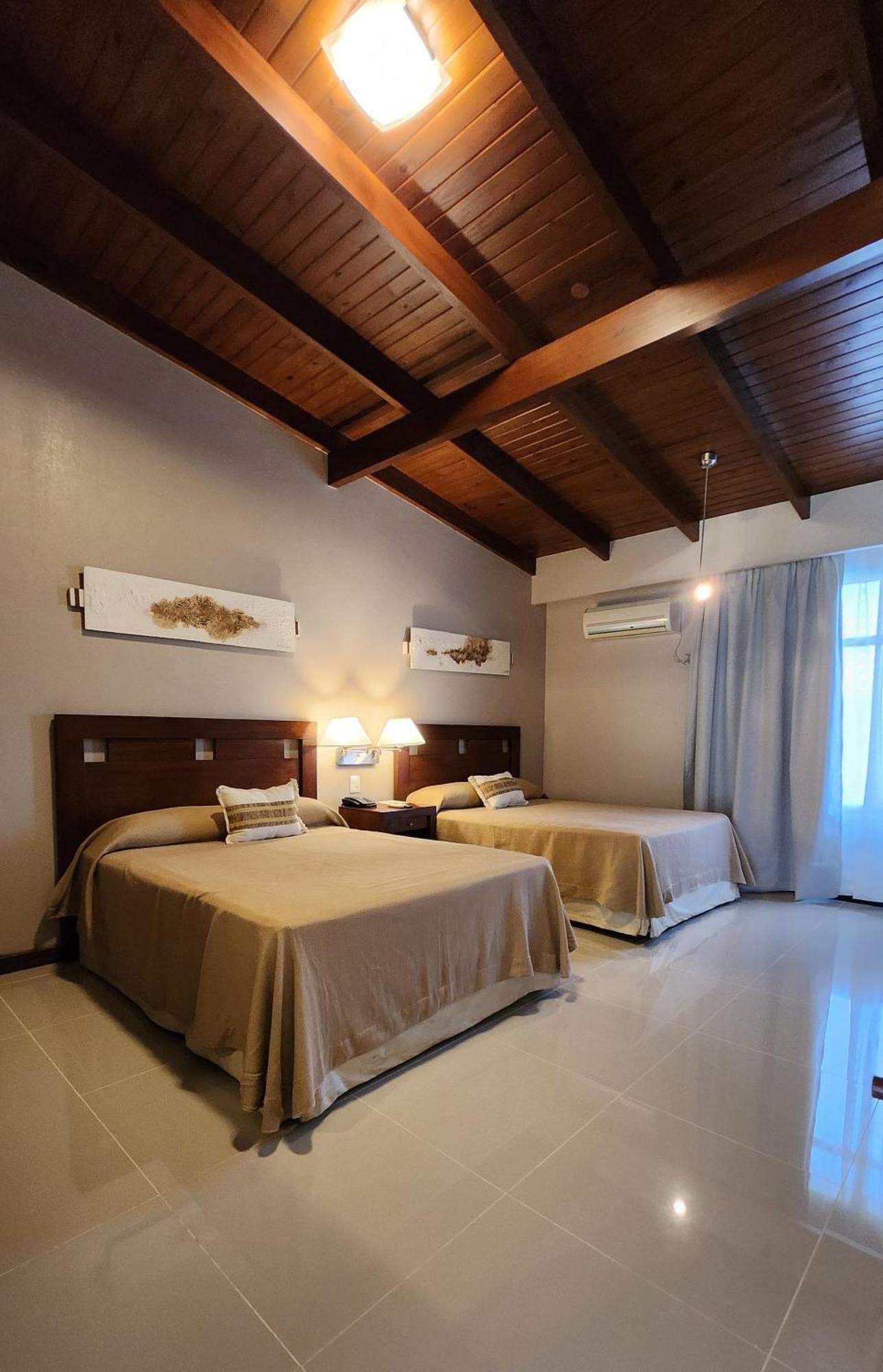 Howard Johnson Inn Rosario De La Frontera Bagian luar foto
