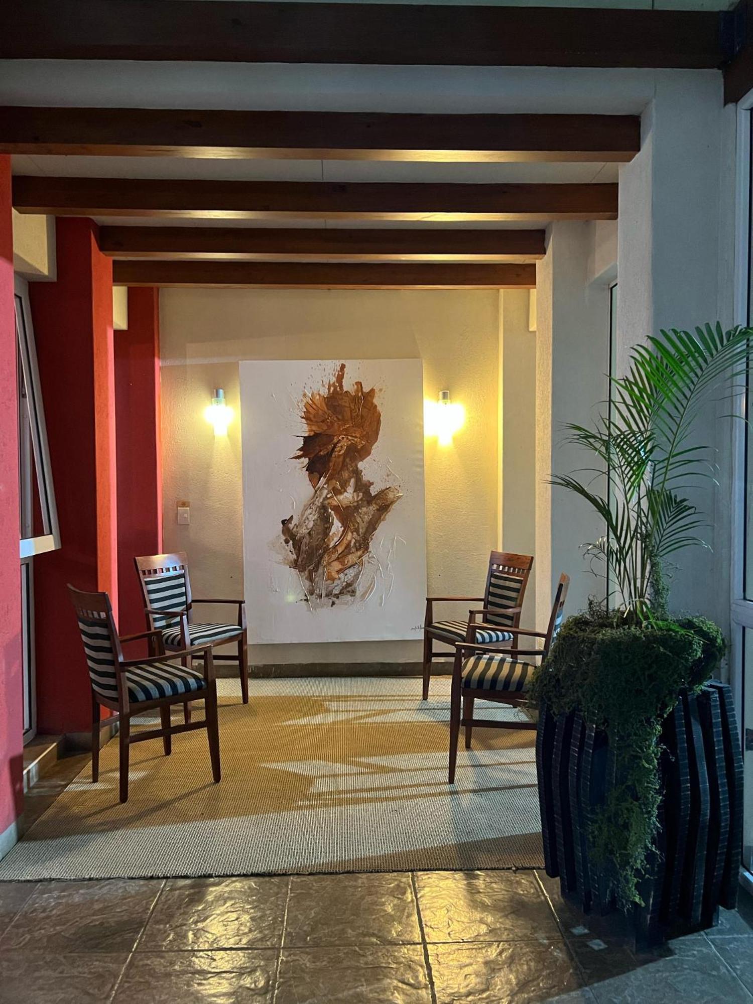 Howard Johnson Inn Rosario De La Frontera Bagian luar foto