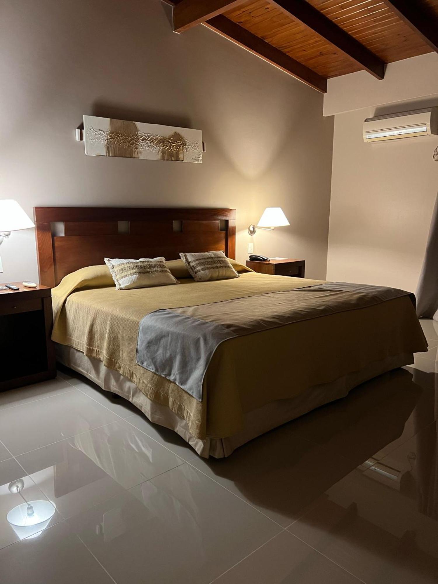 Howard Johnson Inn Rosario De La Frontera Bagian luar foto