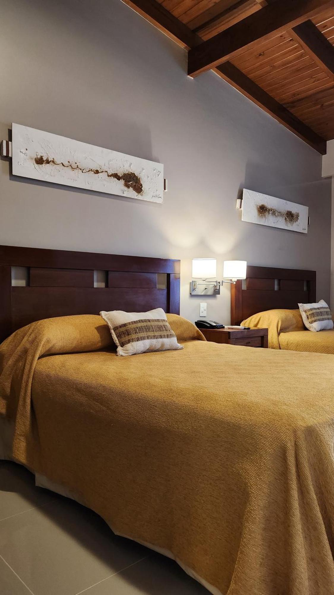 Howard Johnson Inn Rosario De La Frontera Bagian luar foto