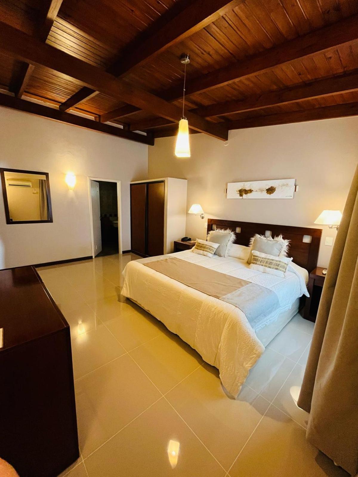 Howard Johnson Inn Rosario De La Frontera Bagian luar foto