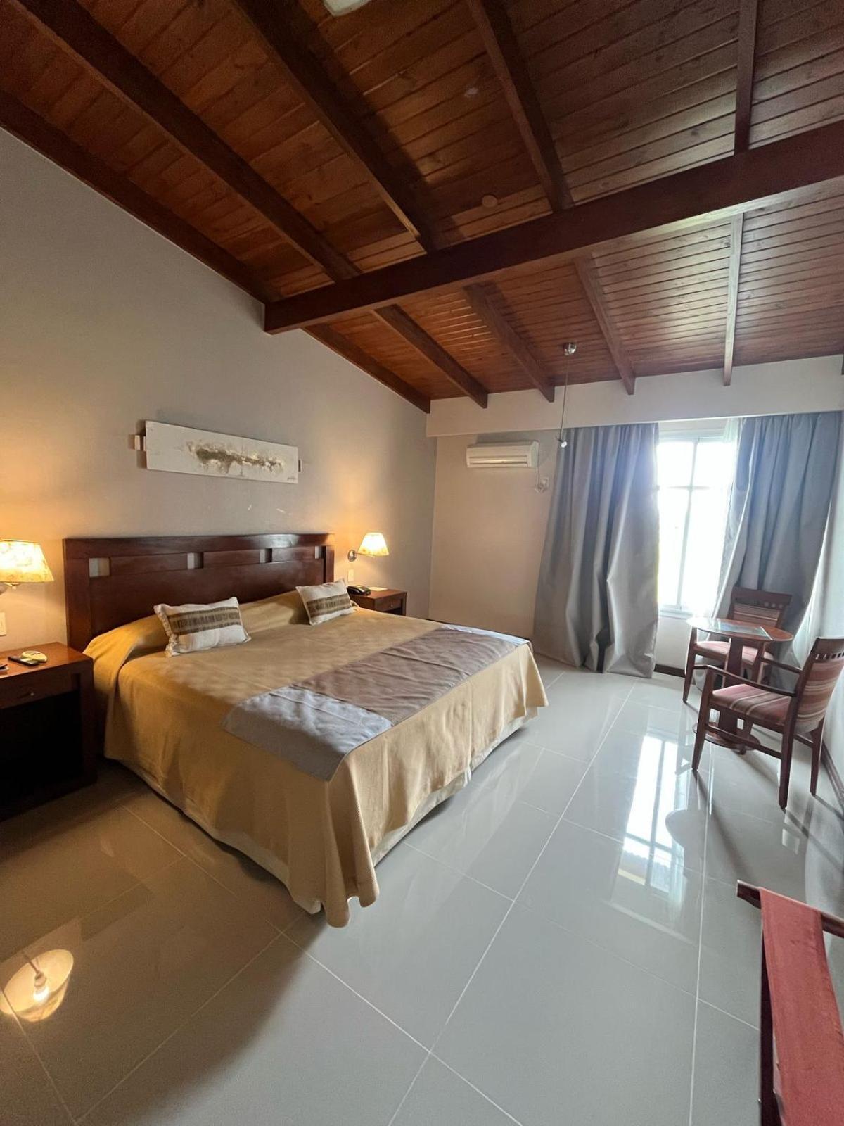 Howard Johnson Inn Rosario De La Frontera Bagian luar foto