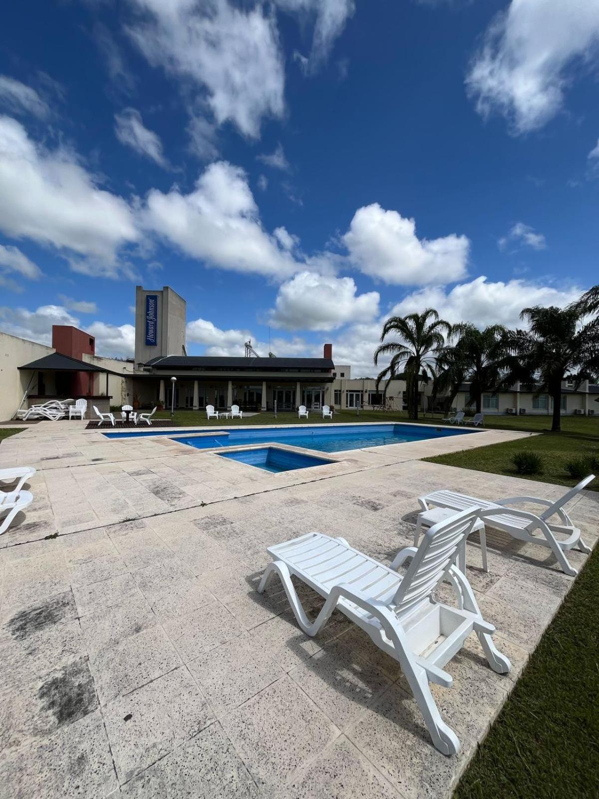 Howard Johnson Inn Rosario De La Frontera Bagian luar foto