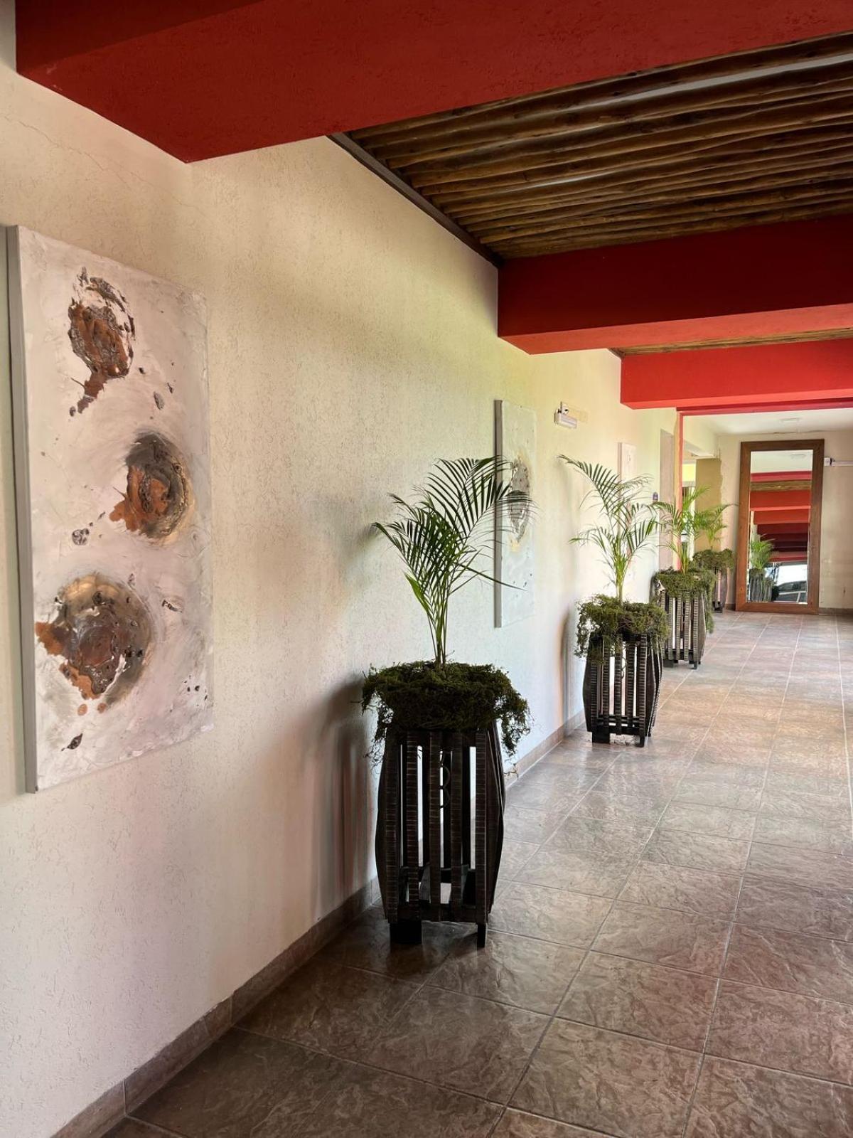 Howard Johnson Inn Rosario De La Frontera Bagian luar foto