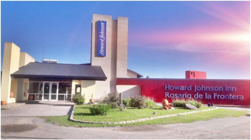 Howard Johnson Inn Rosario De La Frontera Bagian luar foto