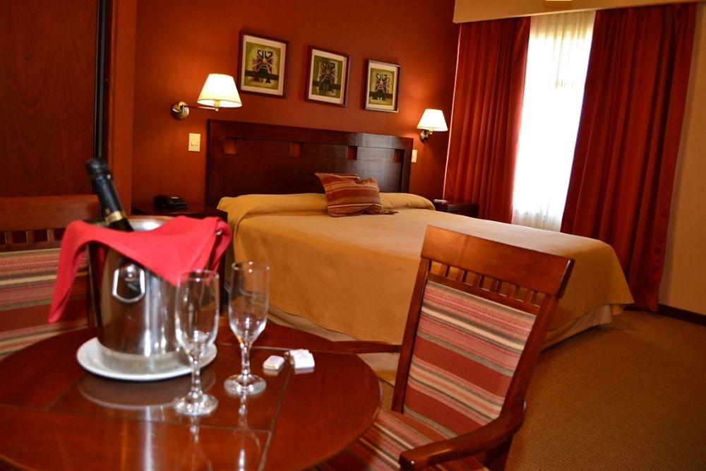 Howard Johnson Inn Rosario De La Frontera Bagian luar foto