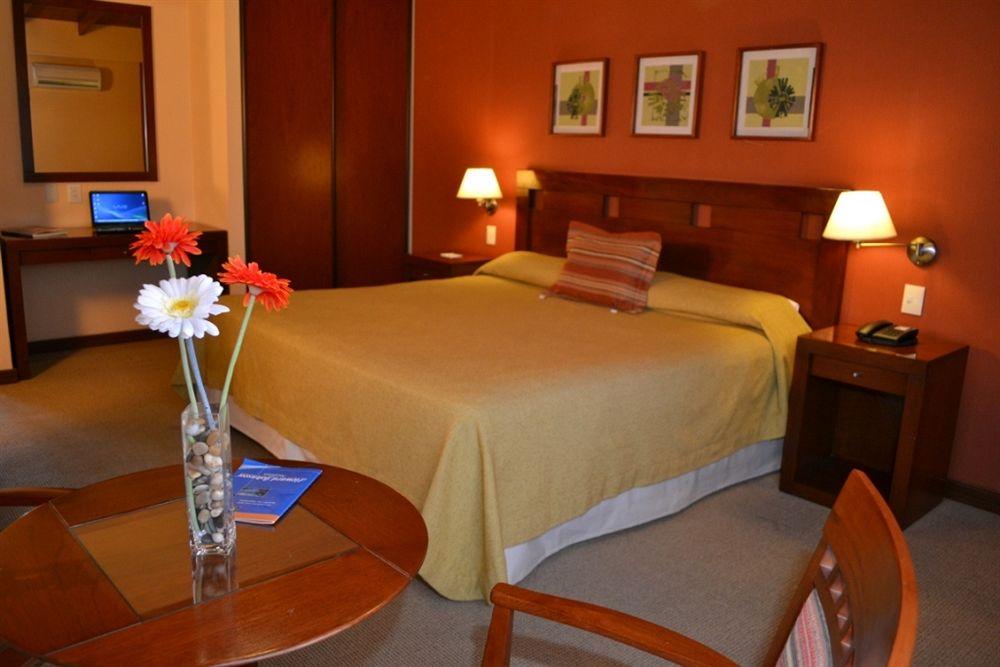 Howard Johnson Inn Rosario De La Frontera Bagian luar foto